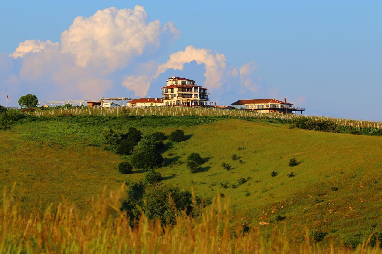 Seven Generations Winery Hotel Mechka Exterior photo